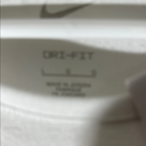 BNWT LARGE Nike White T-Shirt - Picture 2 of 7